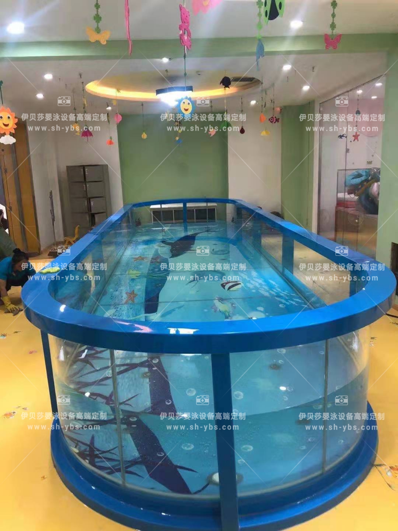 婴儿游泳池，亲子游泳玻璃池，婴儿游泳玻璃池的好处，婴儿游泳设备