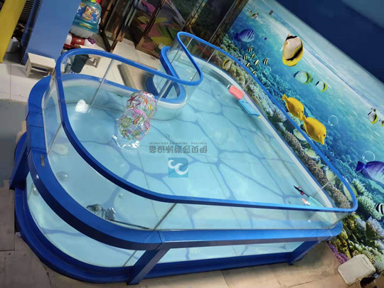 爱心型透明玻璃儿童游泳池