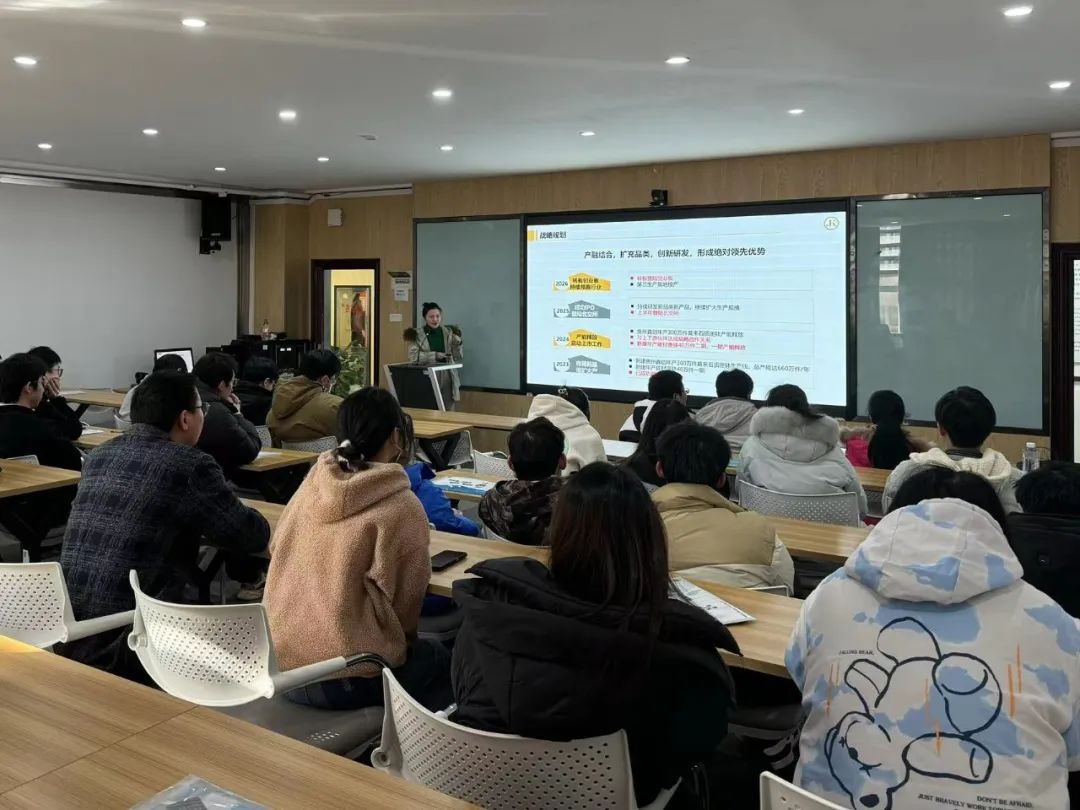 由长沙市碳基联盟主办的2024届长沙理工大学研究生专场招聘会顺利举行