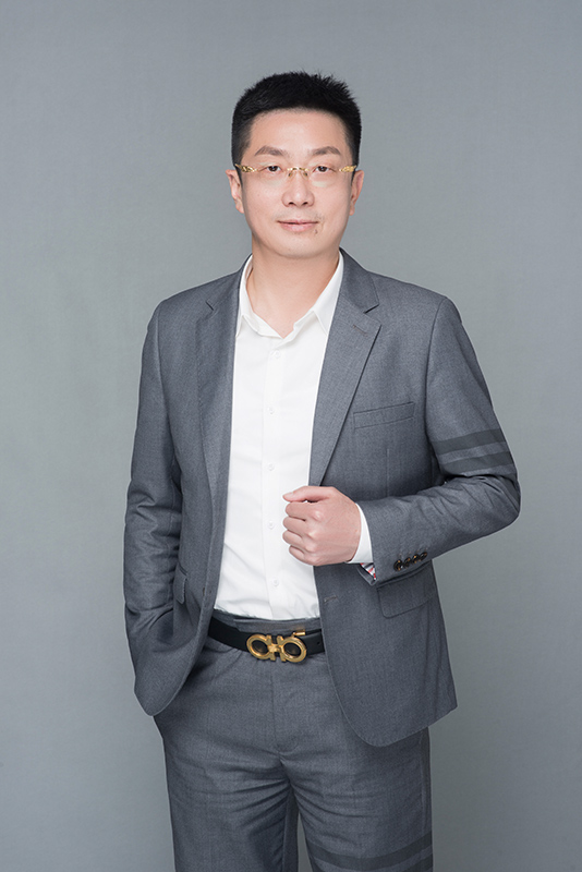 <div style="text-align:center;">
	蔡泽鑫<br />
<span>常务副会长</span>
</div>