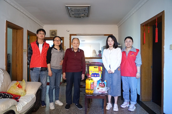 【我們的節日·重陽】情暖金秋又重陽 共建慰問暖人心