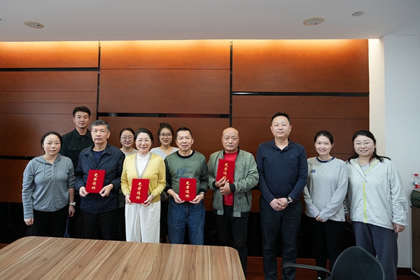 金秋重阳聚情谊 暖心欢送敬荣光