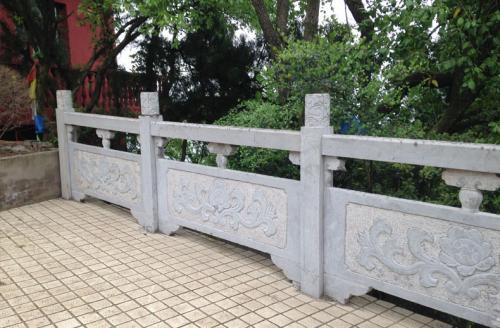 青石栏杆