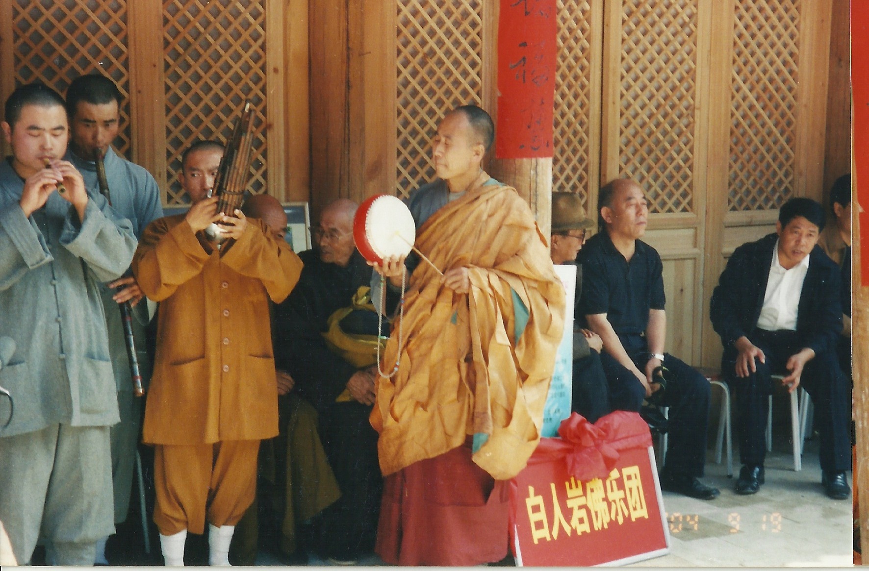 白人岩佛光乐团成立