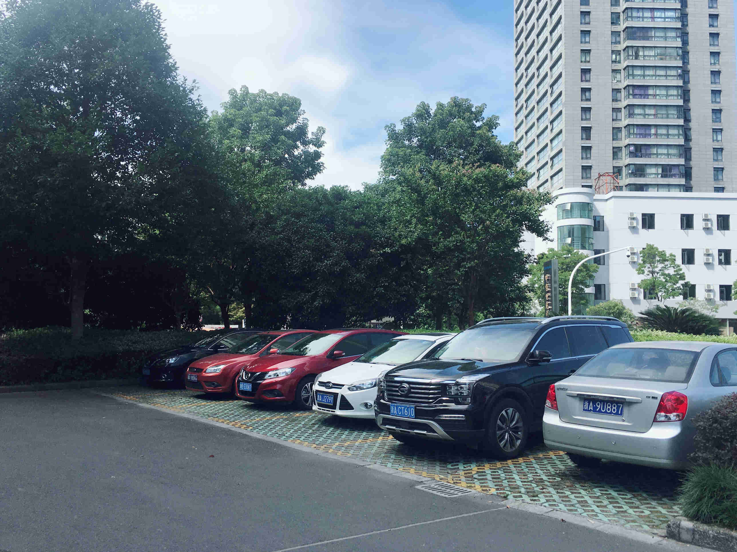 地上停车