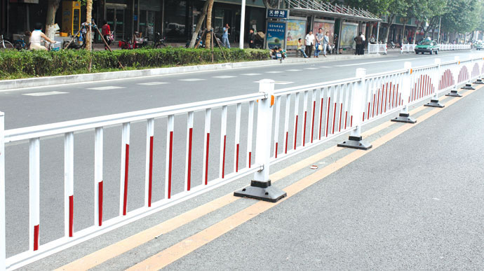 交通围栏
