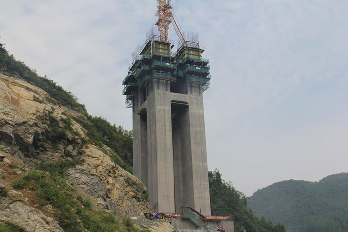 爬模