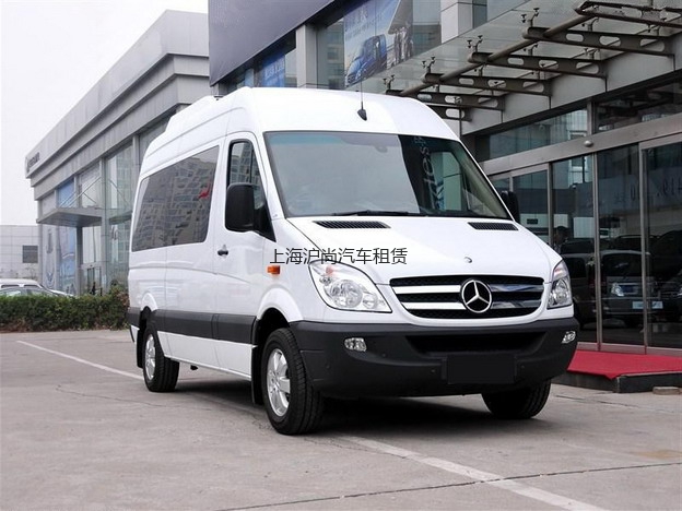 租車(chē)帶司機(jī)接送小孩上學(xué)放學(xué)需要多少錢(qián)？