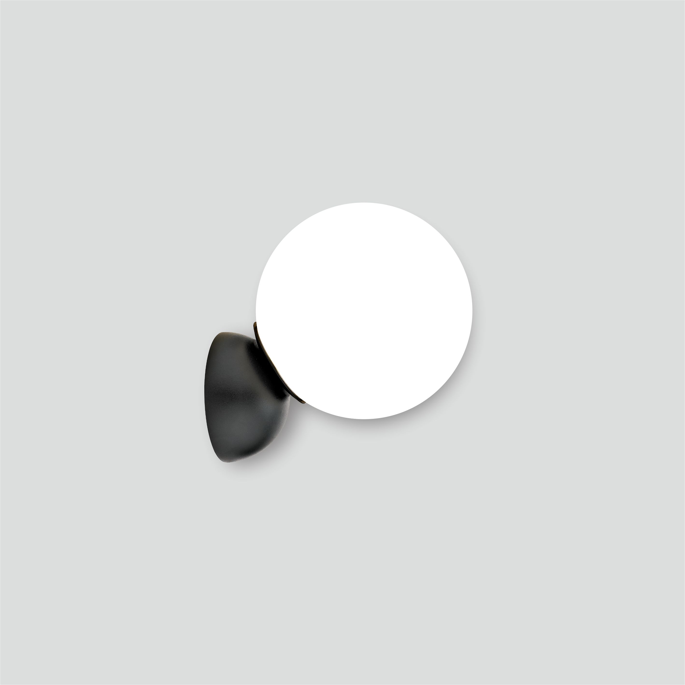 Hot Sell Delicate IP44 Round Glass Shape LED Wall Lamp 2532