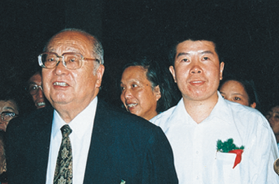 斋主与王光英在一起