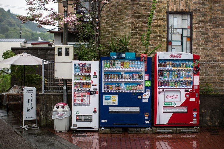 自動售貨機多少錢一臺,自動售貨機哪家好,自動售貨機,自動販賣機,自動售貨機運營,富宏自動售貨機,自動售貨機廠家,無人售貨機,富宏智能,廣州自動售貨機,全自動售貨機