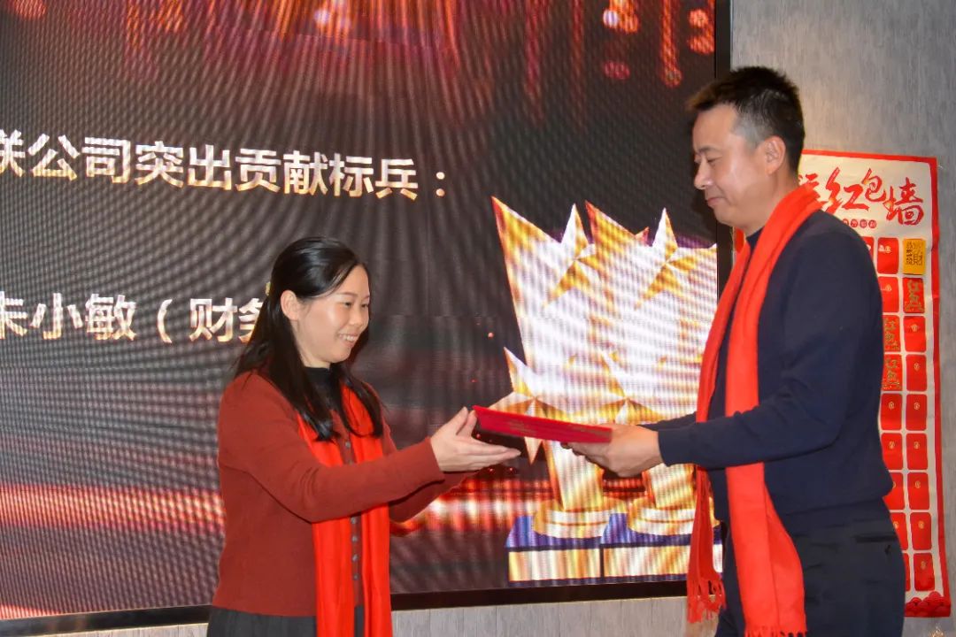 突出贡献标兵.JPG