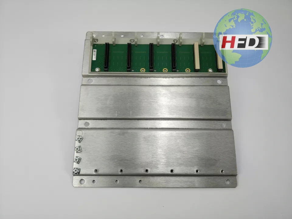 SCHNEIDER 140XBP00600 背板