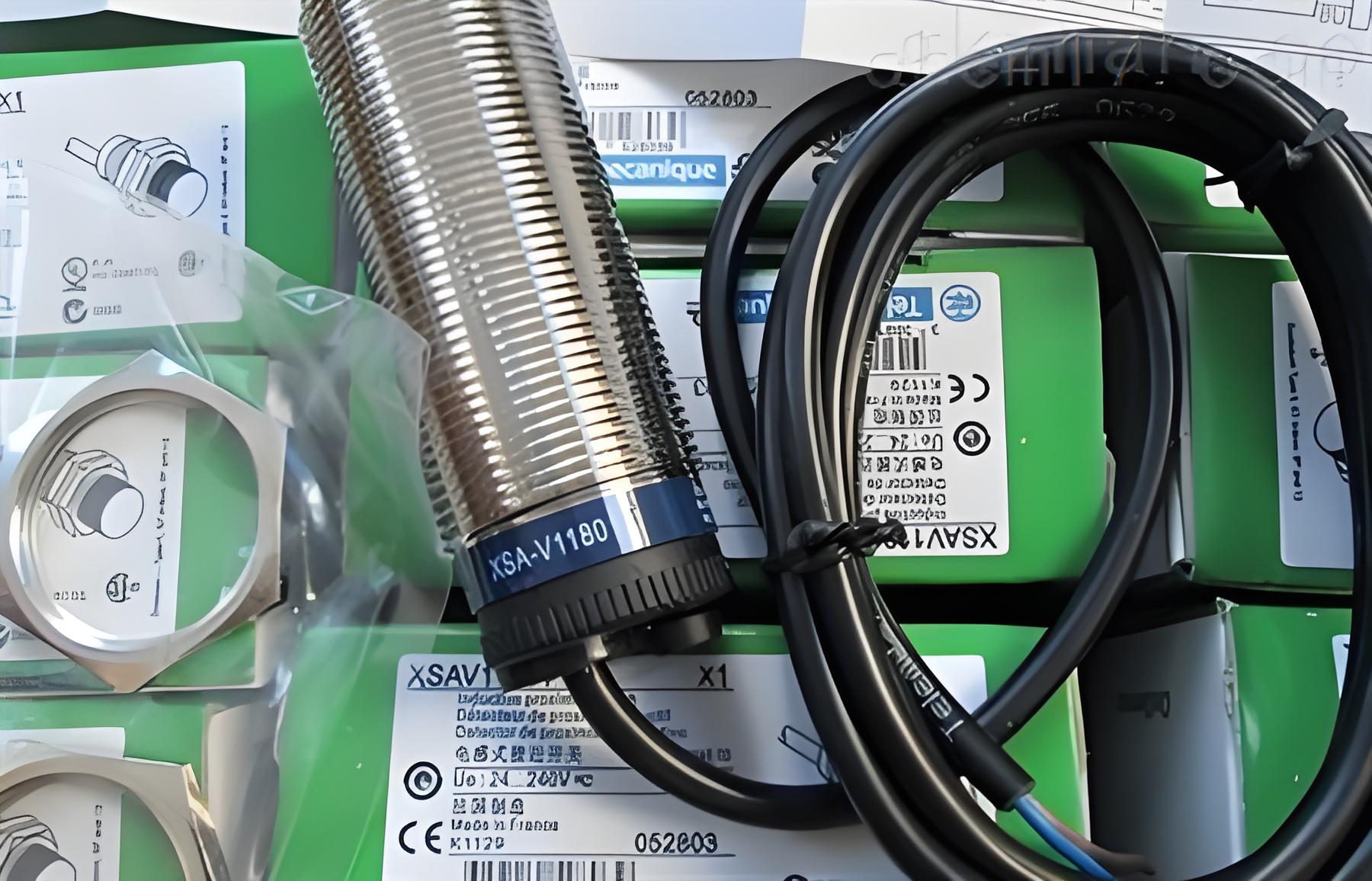 ​SCHNEIDER施耐德 XS118BLNAM12接近传感器