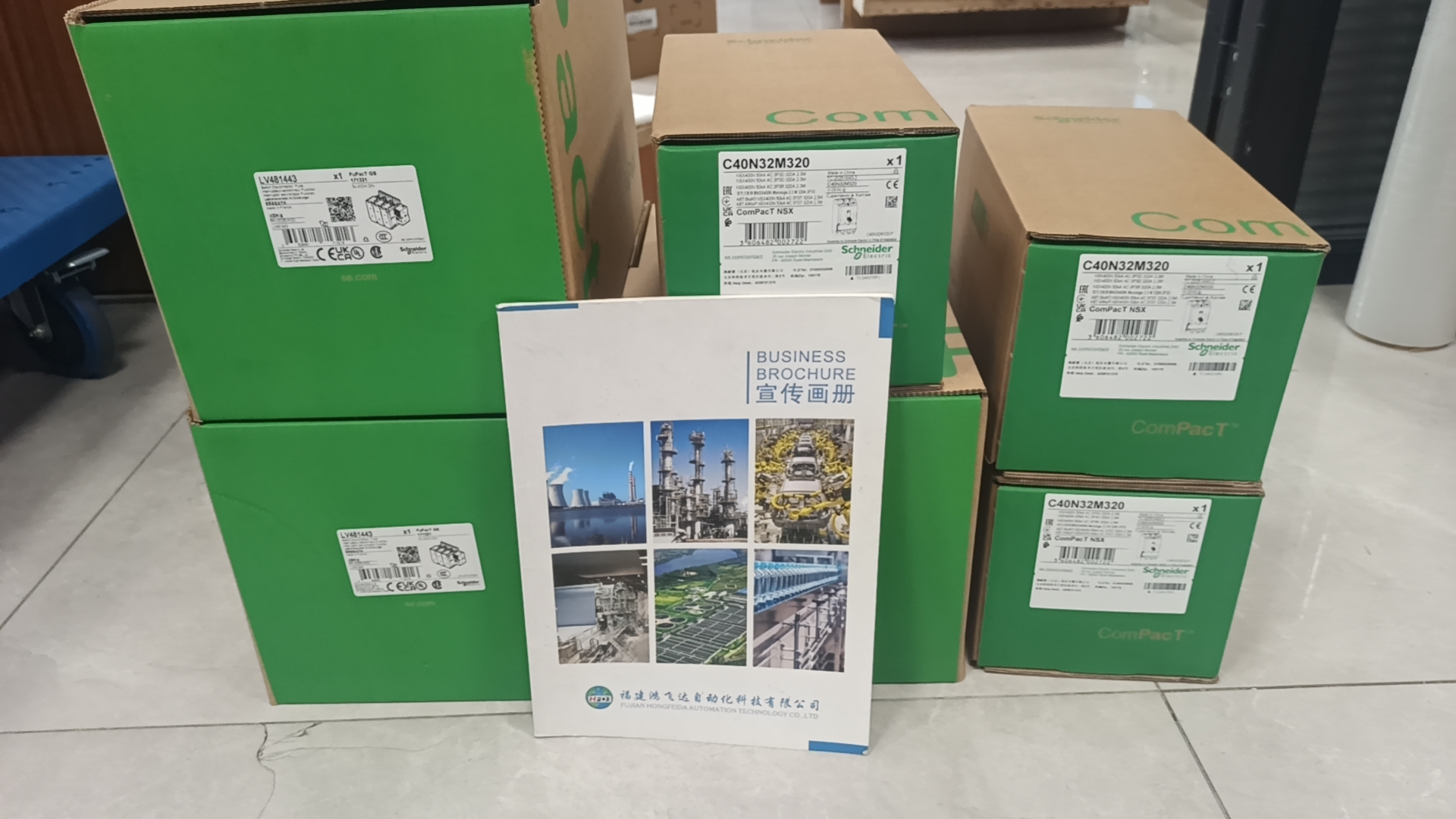 SCHNEIDER C40N32M320塑壳断路器