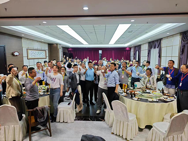 第一期得荣红酒品鉴与展销会在成都天龙鱼港酒楼举报办