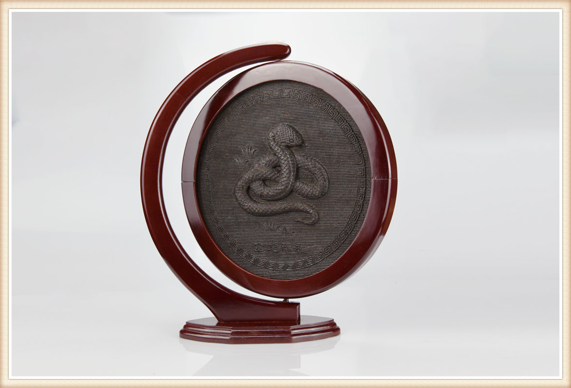 金蛇奉福--工艺茶