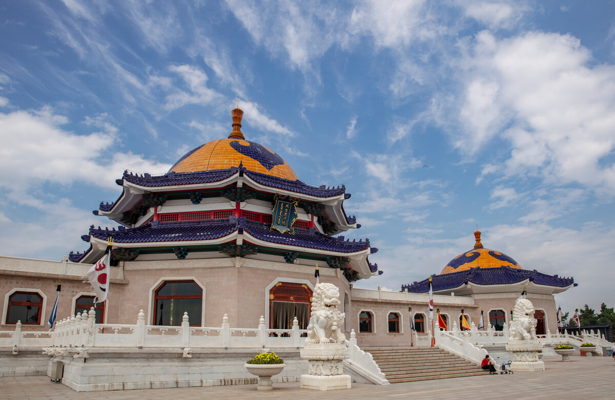 <div style="text-align:center;">
	成吉思汗陵
</div>