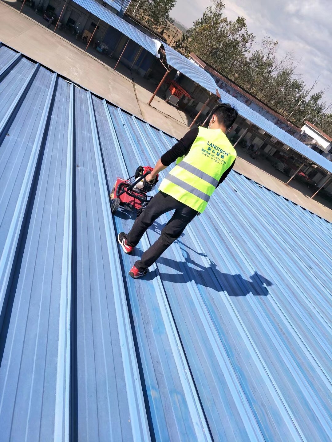 安徽华阳河农场彩钢屋顶聚脲防护