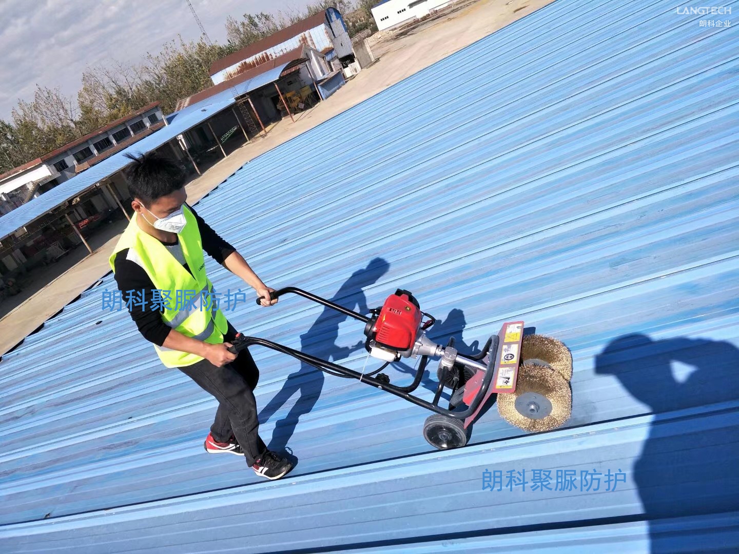 彩钢瓦屋面采用聚脲防腐涂料进行翻新维修