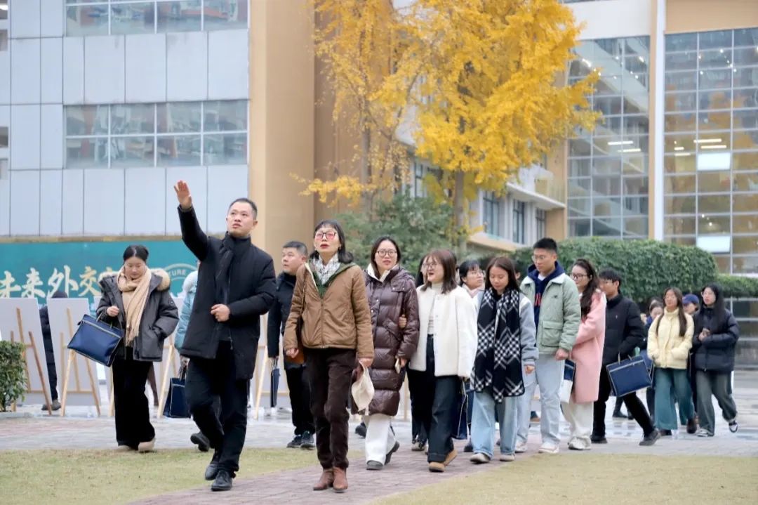 	特色教育铸丰碑 缤纷课堂显思创