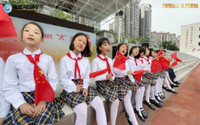 遂外福娃喜迎国庆