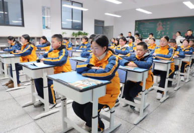 一规一矩养正气，一言一行促成长