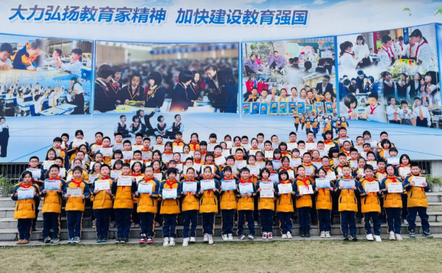 妙笔书诗意 彩墨绘“枫”华