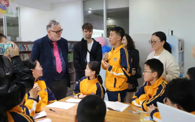 国际学术交流赋能教育新篇