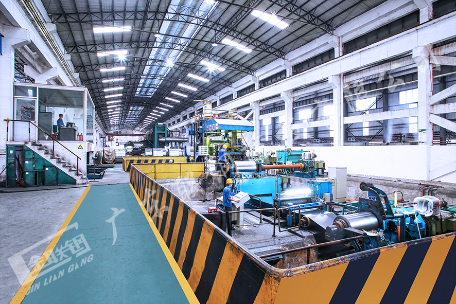 
	
1250四辊平整机组


	



	




	本机组采用全液压压下、s辊张力分段控制方式，并配合23辊排式拉矫，能准确控制平整量，改善钢带的力学性能，获得良好的板形和板面质量

