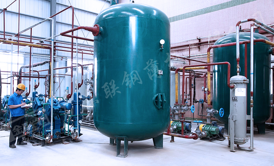 
	
氨分解



	

该生产线采用国内最先进的全氢强对流加热光亮罩式退火炉。生产过程是将几个钢卷叠成垛，用保护罩罩住后进行加热达到退火温度后在进行冷却。罩式炉由加热(外罩)、炉台、内罩、冷却罩、电控系统、抽真空系统、保护气系统等组成。其中保护气系统采用国内先进氨分解变压吸附提氢技术，氢气纯度可达到99.999%，具有退火热交换速度快，周期时间短，板面清洁度高等特点


	

