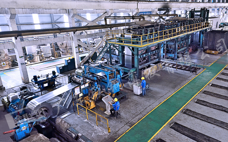 
	
1250清洗线


	

该清洗机组分化学清洗和电解清洗两个工艺段，利用化学和电化学的方法将带钢表面清洗干净以达到后续加工的质量要求
