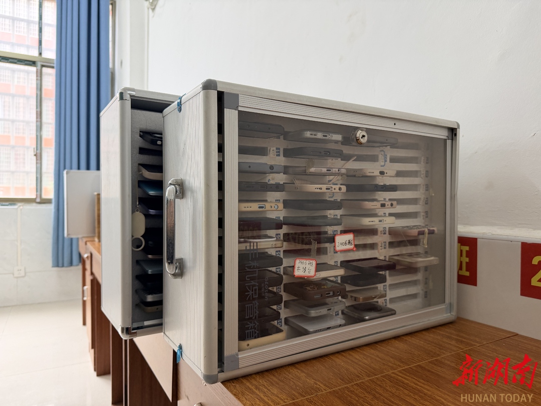 以规范学生手机为抓手，优化校纪校风