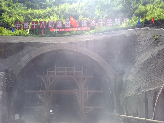 高鐵隧道開挖臺架