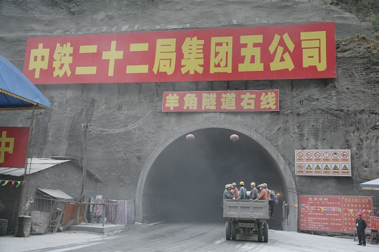 施工中隧道洞門