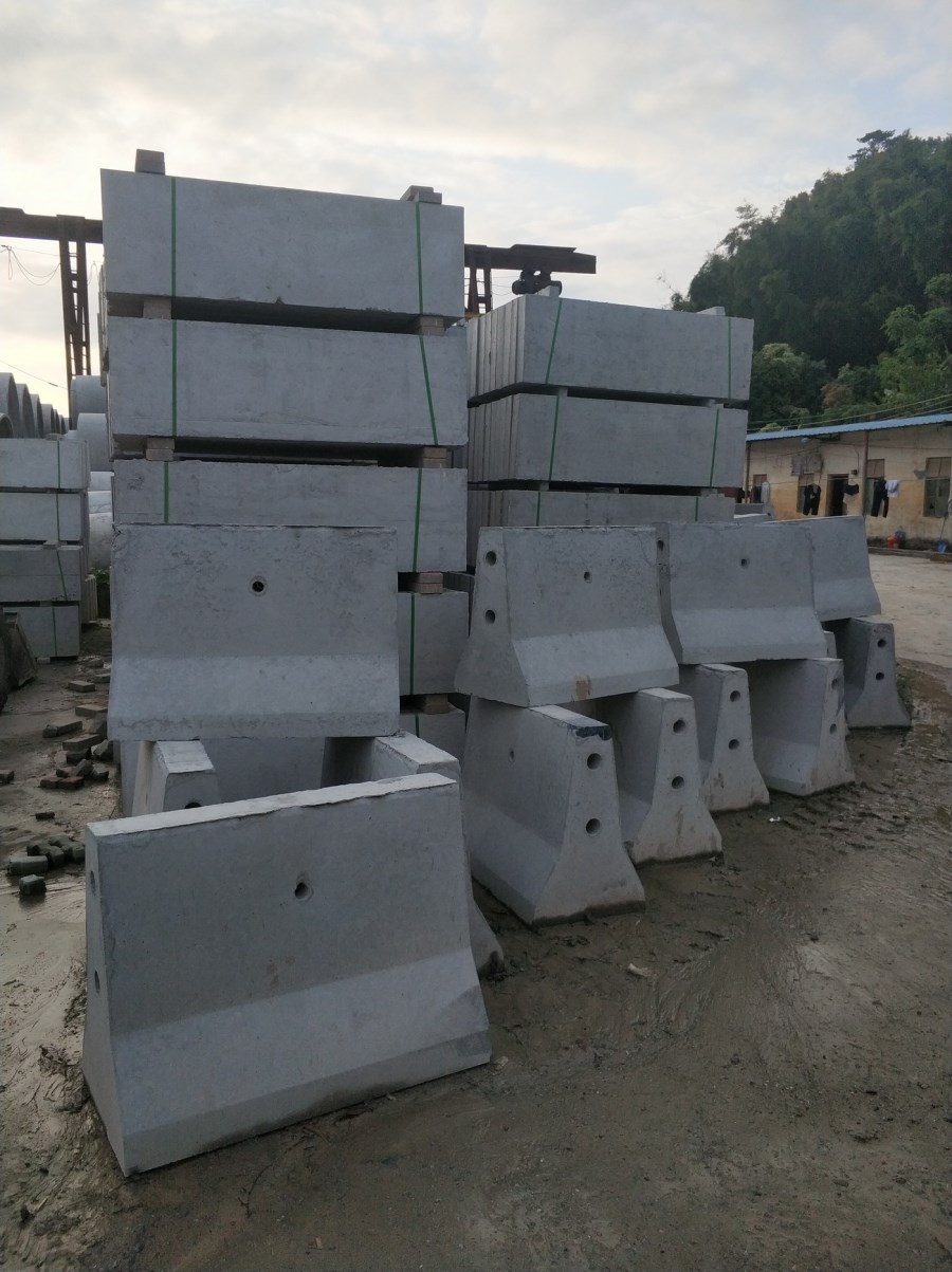 水泥隔离墩