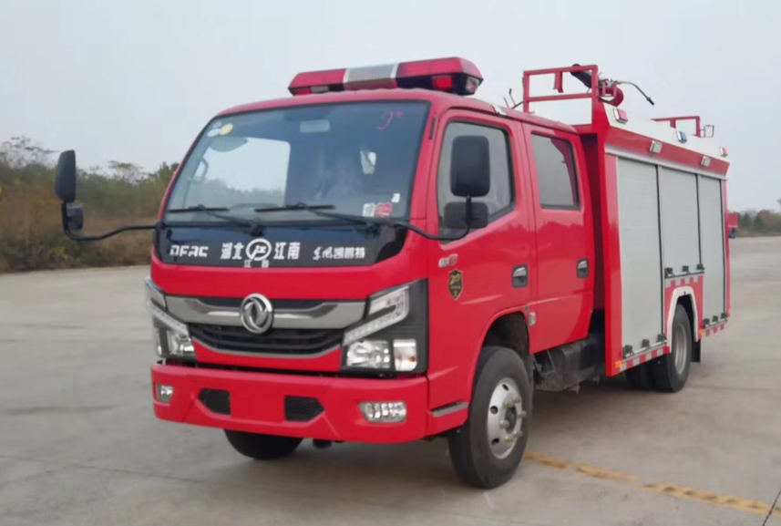 两吨水罐消防车