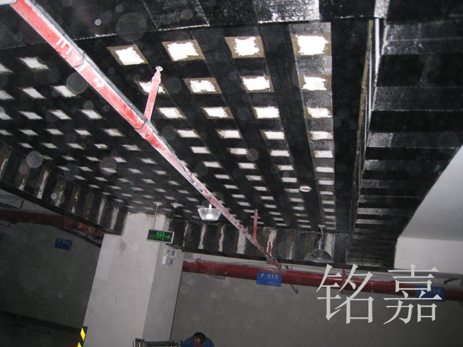 板底粘贴碳布