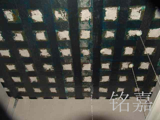 板底粘贴碳布工程