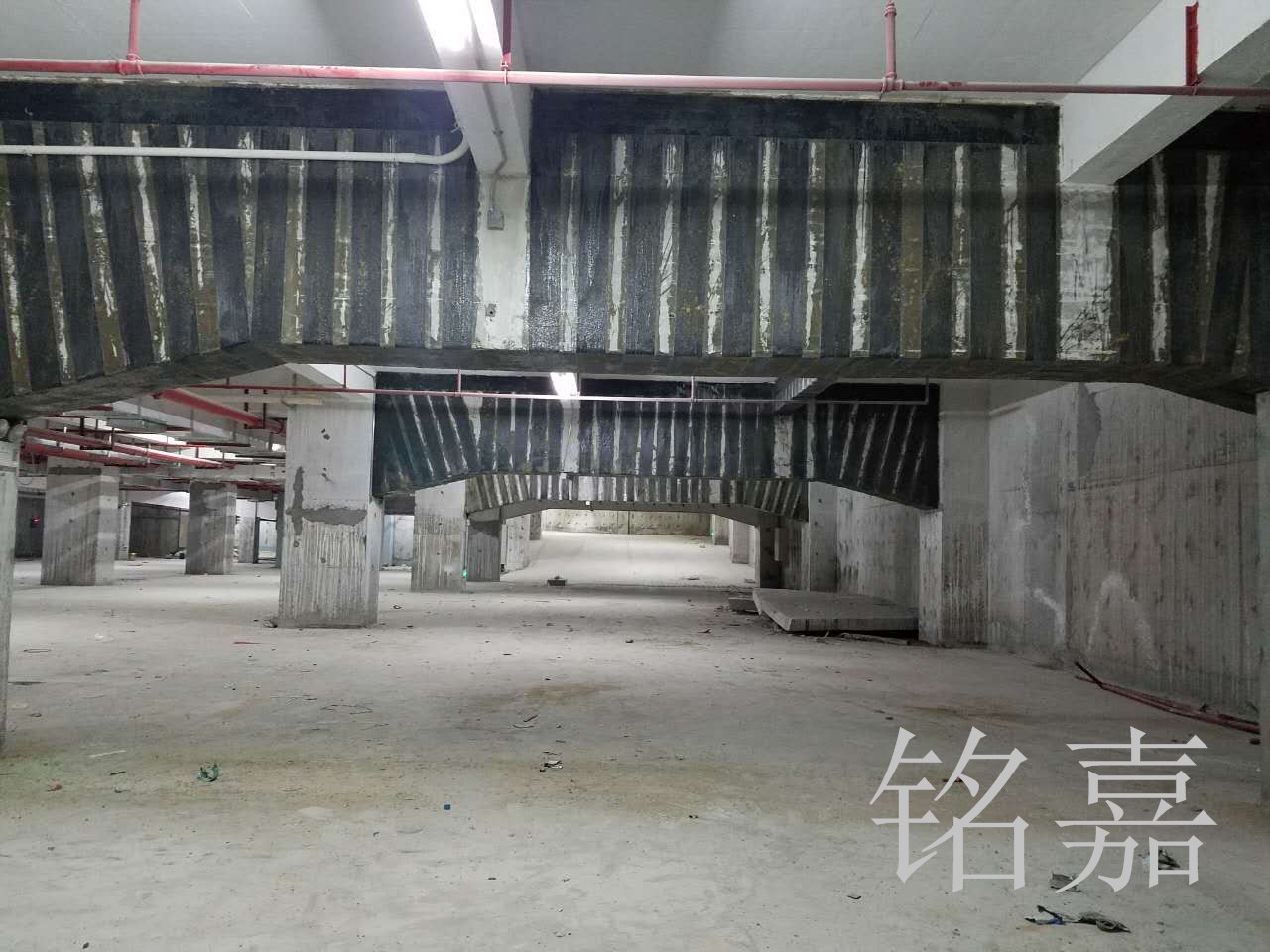 梁粘贴碳纤维布工程