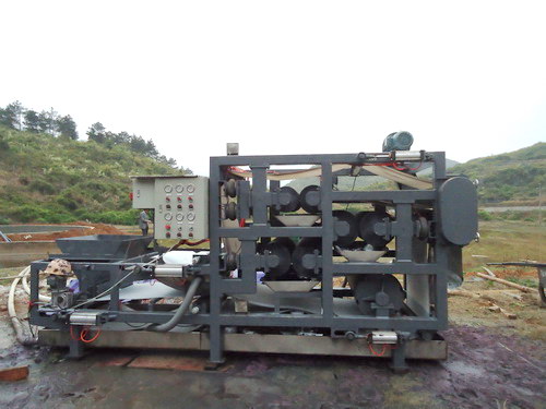 強(qiáng)力對(duì)輥帶式壓榨脫水機(jī)