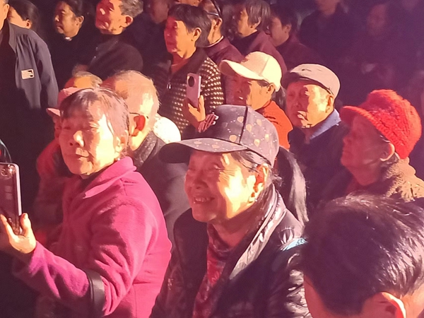 民歌广场上演《秦香莲》，桑植重阳节非遗韵味足