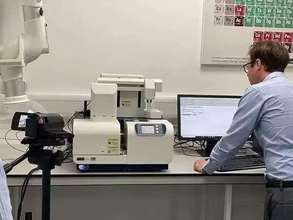 原子吸收光谱仪和原子吸收分光光度计有什么区别？