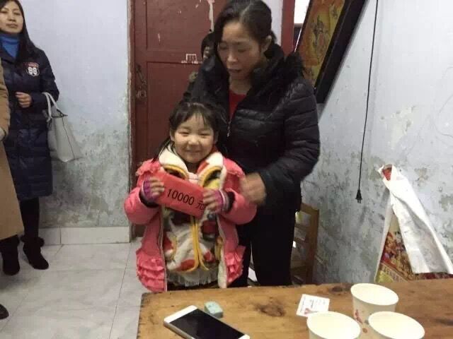 <span style="letter-spacing:normal;">市妇联看望慰问蓬溪县烧伤贫困母女</span>