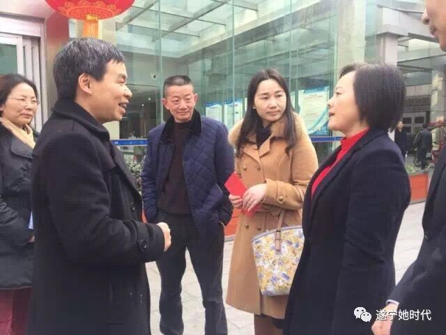 <div>
	副市长、市妇儿工委主任袁冰率队到市中心医院慰问杰出女性代表李琴
</div>
