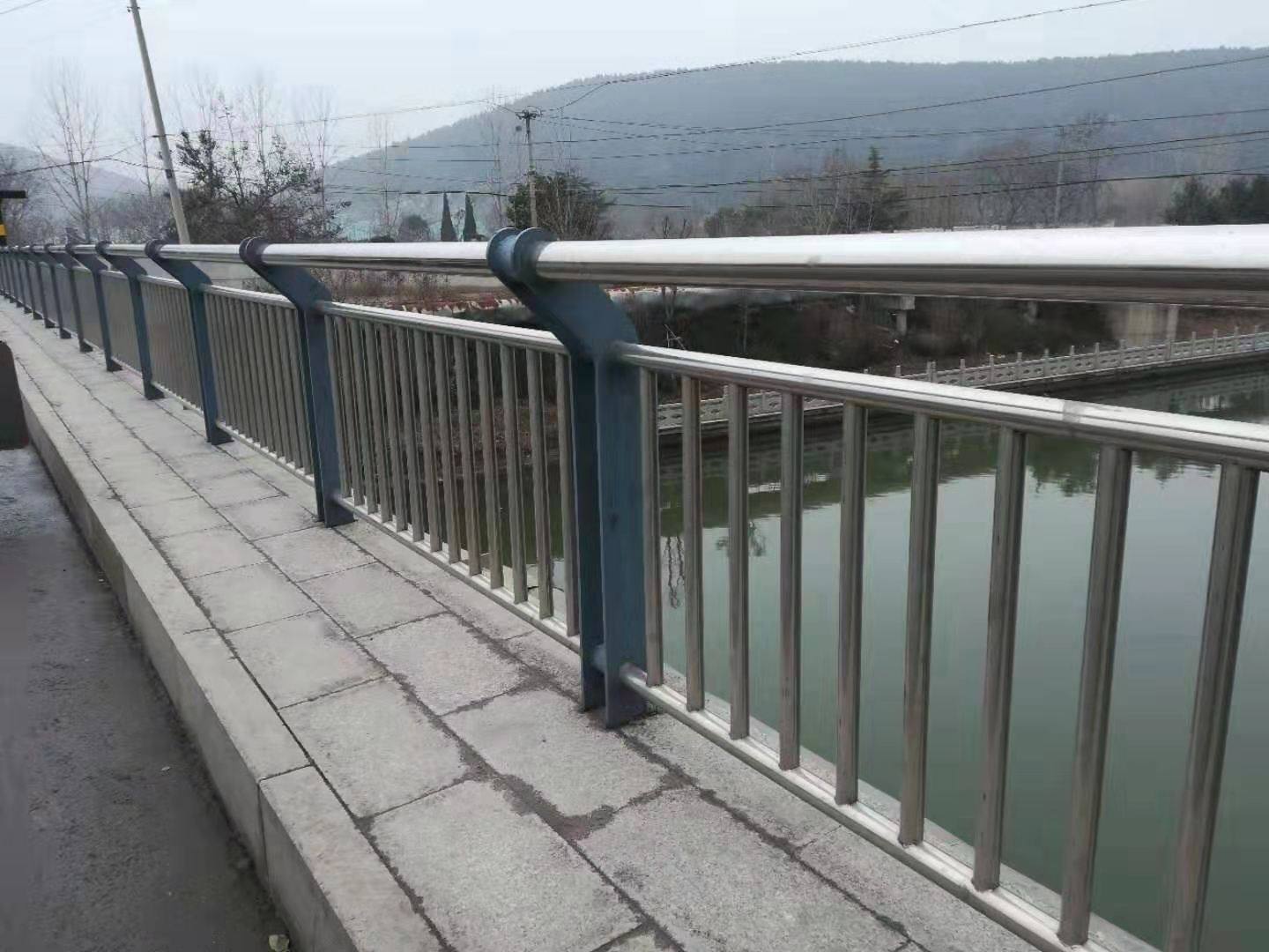 公路护栏