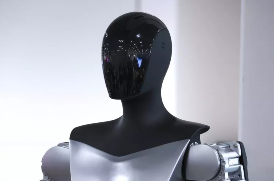 年底量产5000个！科技狂人马斯克又有新玩具！机器人保姆要来了？