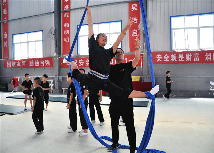 <div style="text-align:center;">
	基本功练习
</div>