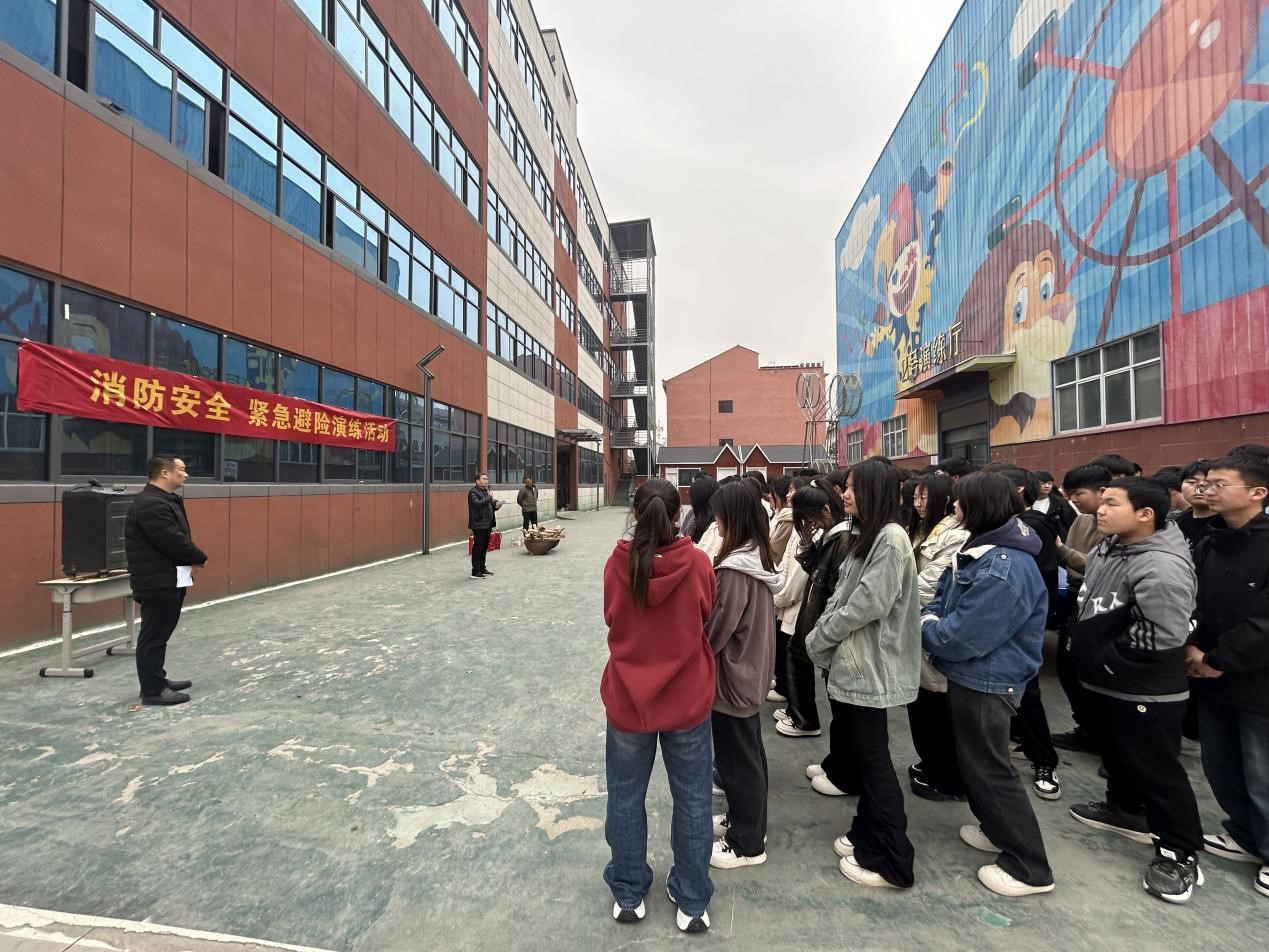 安全常抓不懈 演练警钟长鸣 项城二职专消防安全紧急避险演练活动