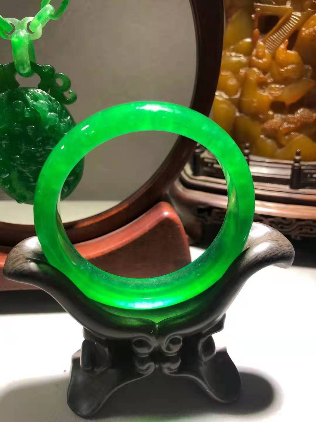 帝王绿翡翠手镯